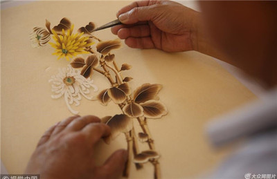 青島:秸稈入&ldquo;畫&rdquo;顯神奇 探訪麥草畫師丁錫森